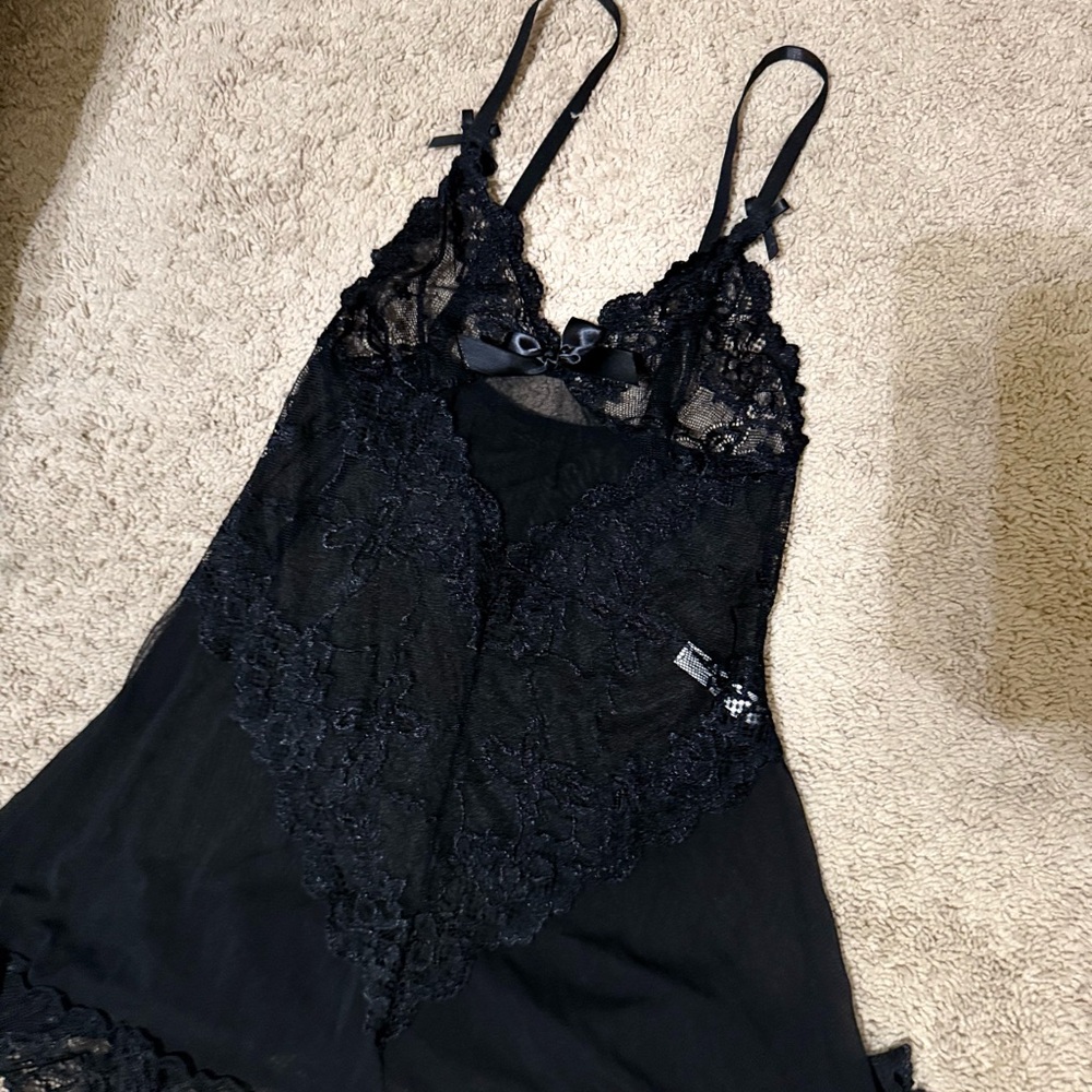 Elegant Black Lace Chemise